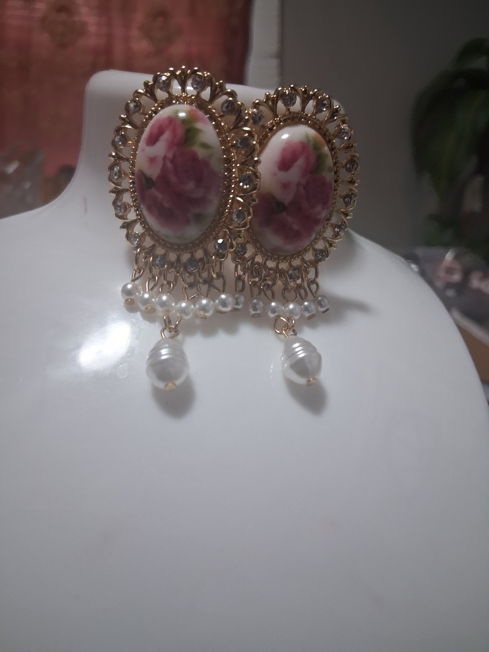 Vintage-Inspired Gold Floral Drop Earrings with Pearl Dangles - Pink - Picture 3 of 3